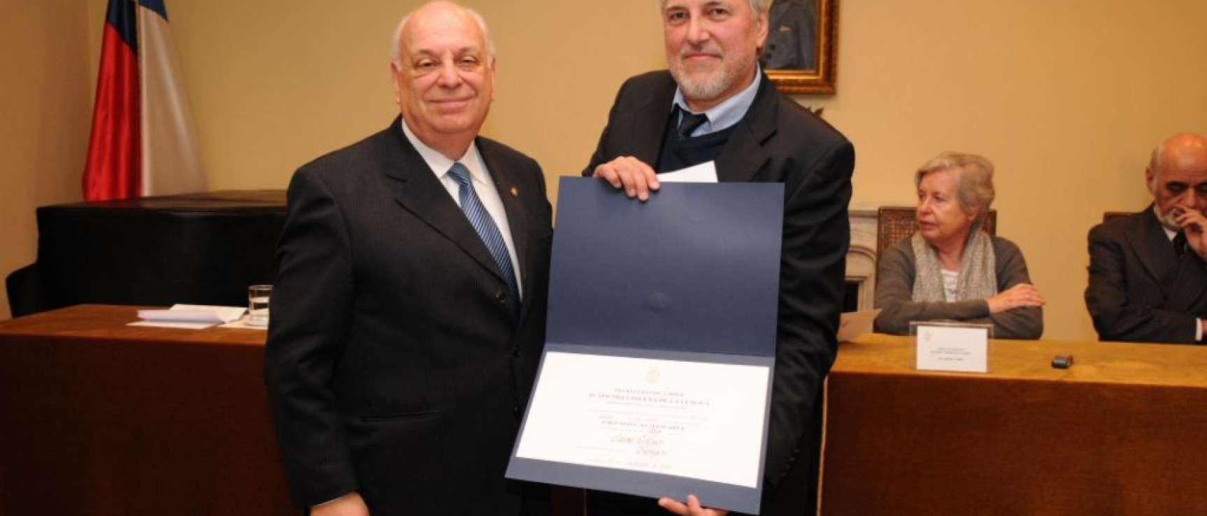 Alfredo Matus y Jaime Collyer, premio Academia. Foto: Academia Chilena de la Lengua.
