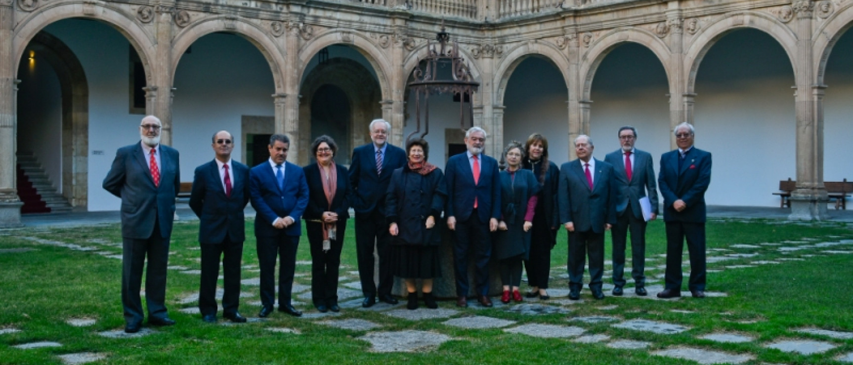 Foto de familia de los miembros de la Comisión Interacadémica de la Gramática. Foto: Pablo de la Peña.