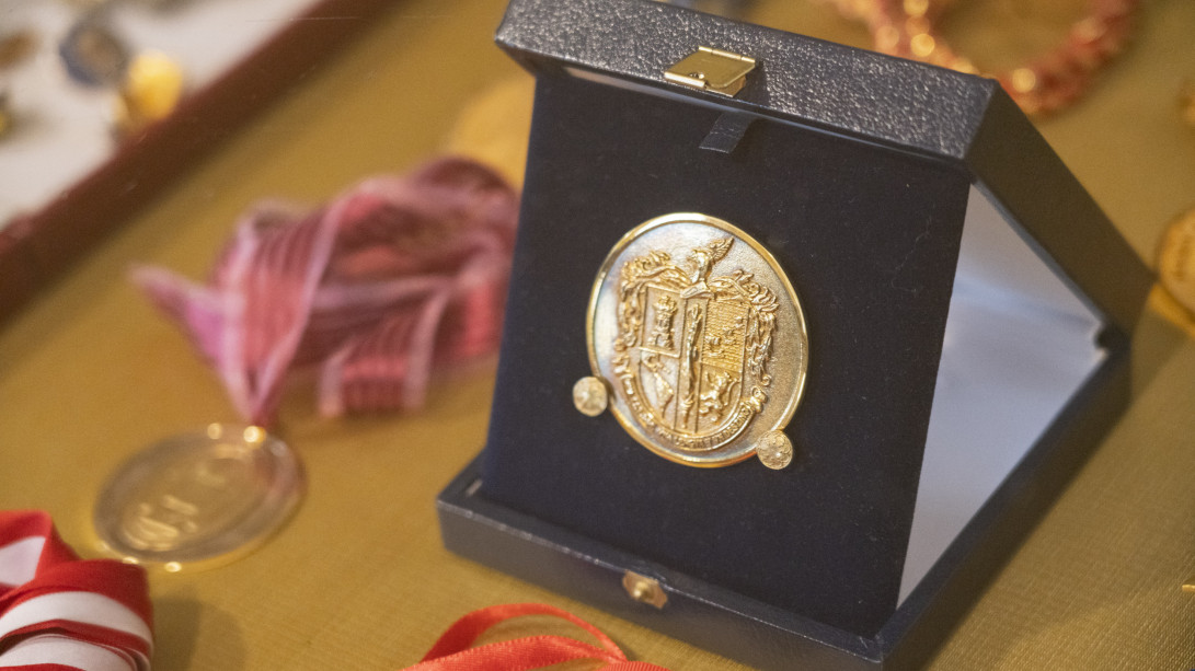 Medalla de Oro de la Asociación de Academias de la Lengua Española (foto: RAE)