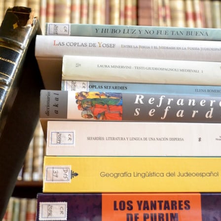 Libros sobre el judeoespañol en la biblioteca de la RAE.
