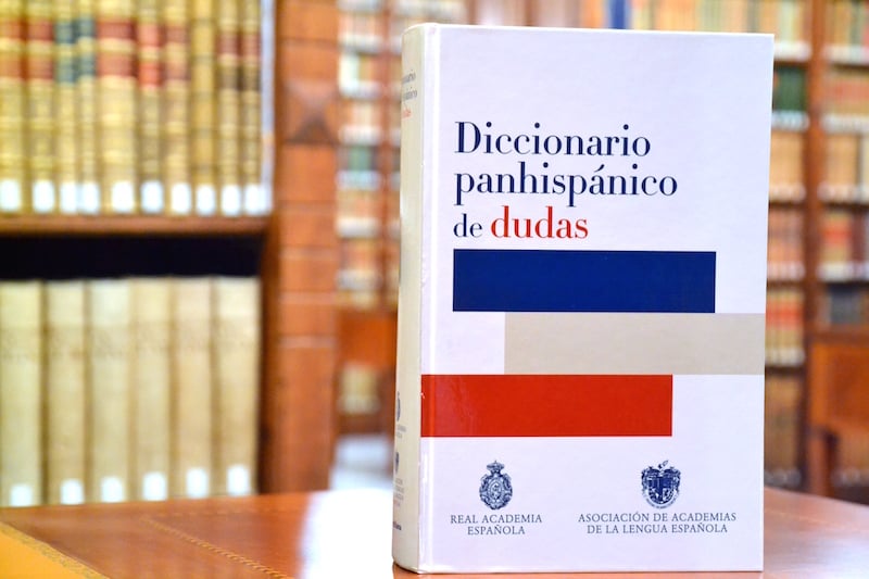 El «Diccionario panhispánico de dudas» se publicó en 2005.