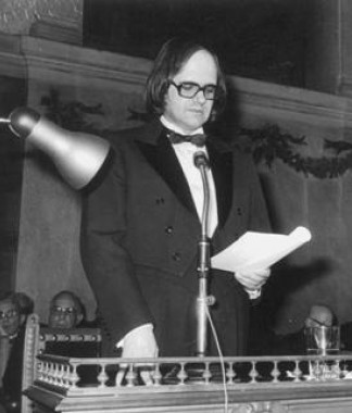 Lectura del discurso de ingreso de Pere Gimferrer, el 15 de diciembre de 1985. Fototeca de ABC.