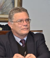 Carlos Jones, miembro de número de la Academia Nacional de Letras de Uruguay. 