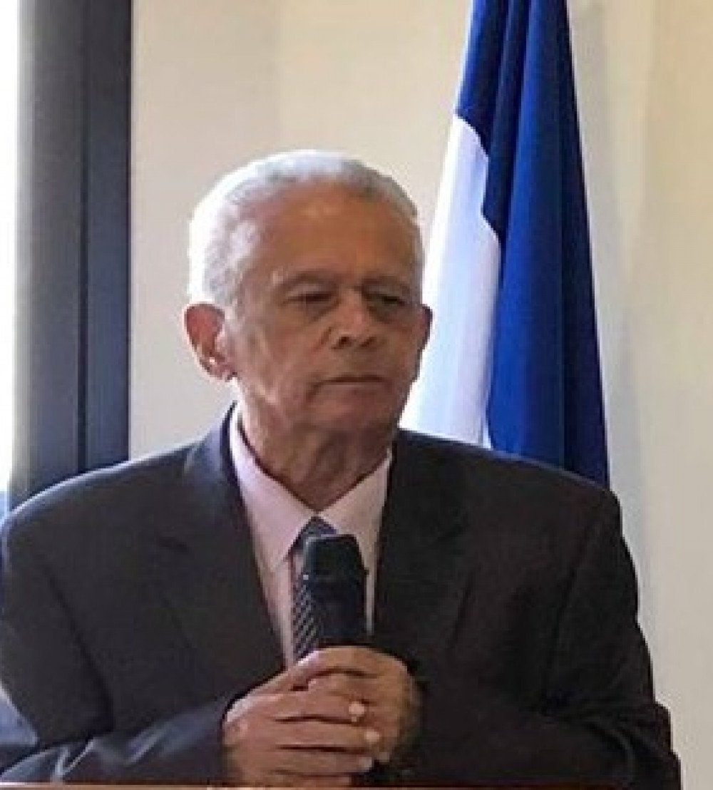 Óscar Aníbal Puerto, miembro de la Academia Hondureña de la Lengua.