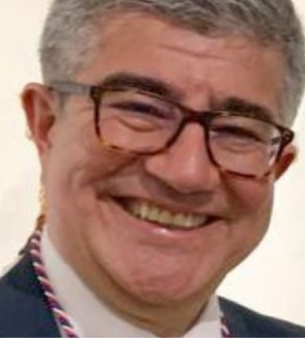 El experto en estudios literarios Alexánder Sánchez Mora ha tomado posesión como miembro de número de la Academia Costarricense de la Lengua el 27 de octubre con su discurso Perspectivas para el estudio de la literatura colonial costarricense, al que respondió, en nombre de la corporación, el académico Albino Chacón Gutiérrez. Ocupa la silla U. Alexánder Sánchez Mora nació en San José en 1968. Es profesor investigador y docente y experto en estudios literarios, en los que ha desarrollado valiosos estudios