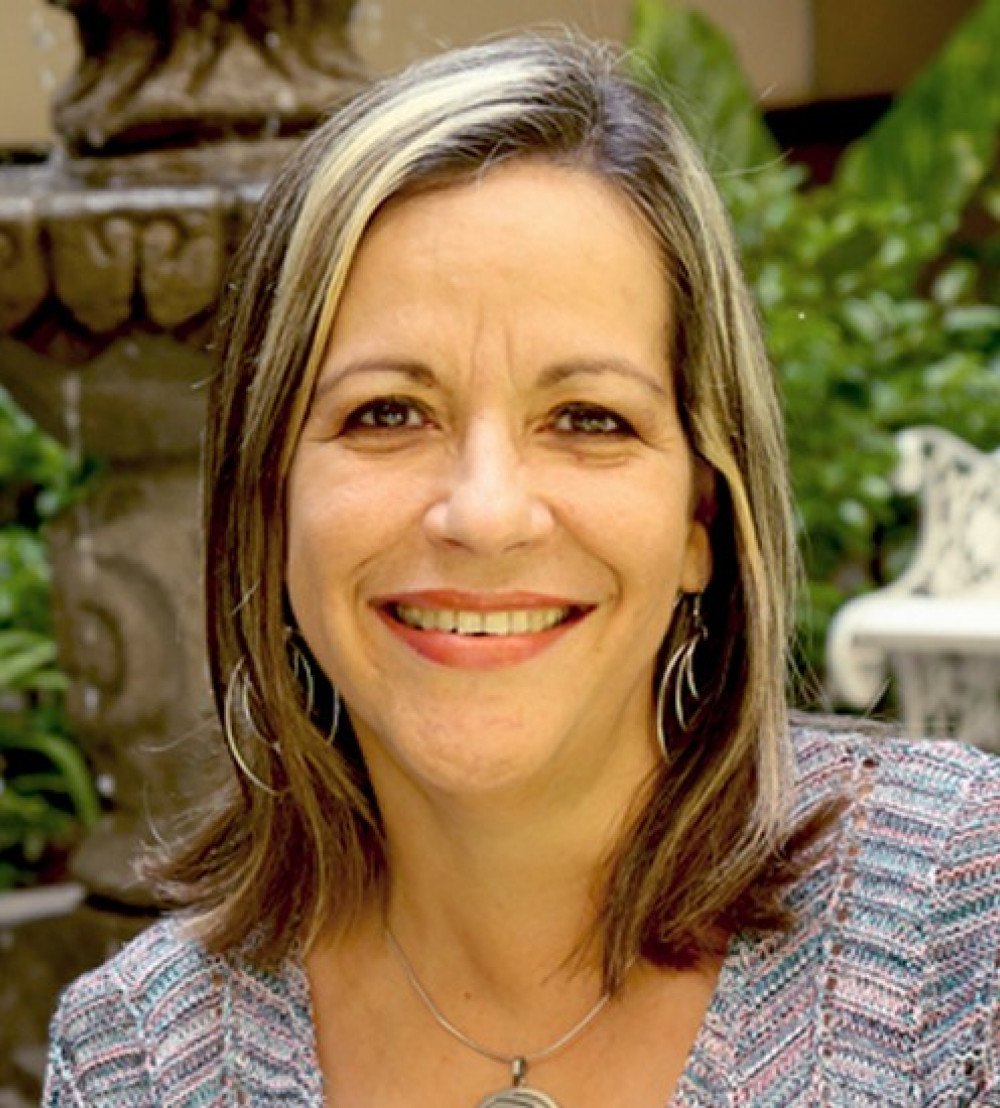 María Cristina Orantes, miembro de número de la Academia Salvadoreña de la Lengua
