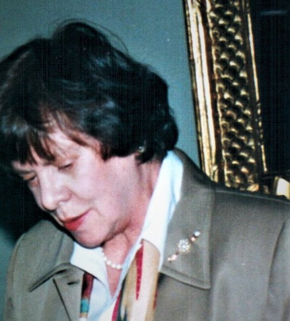 Teresa Morales, miembro de número de la Academia Colombiana de la Lengua.