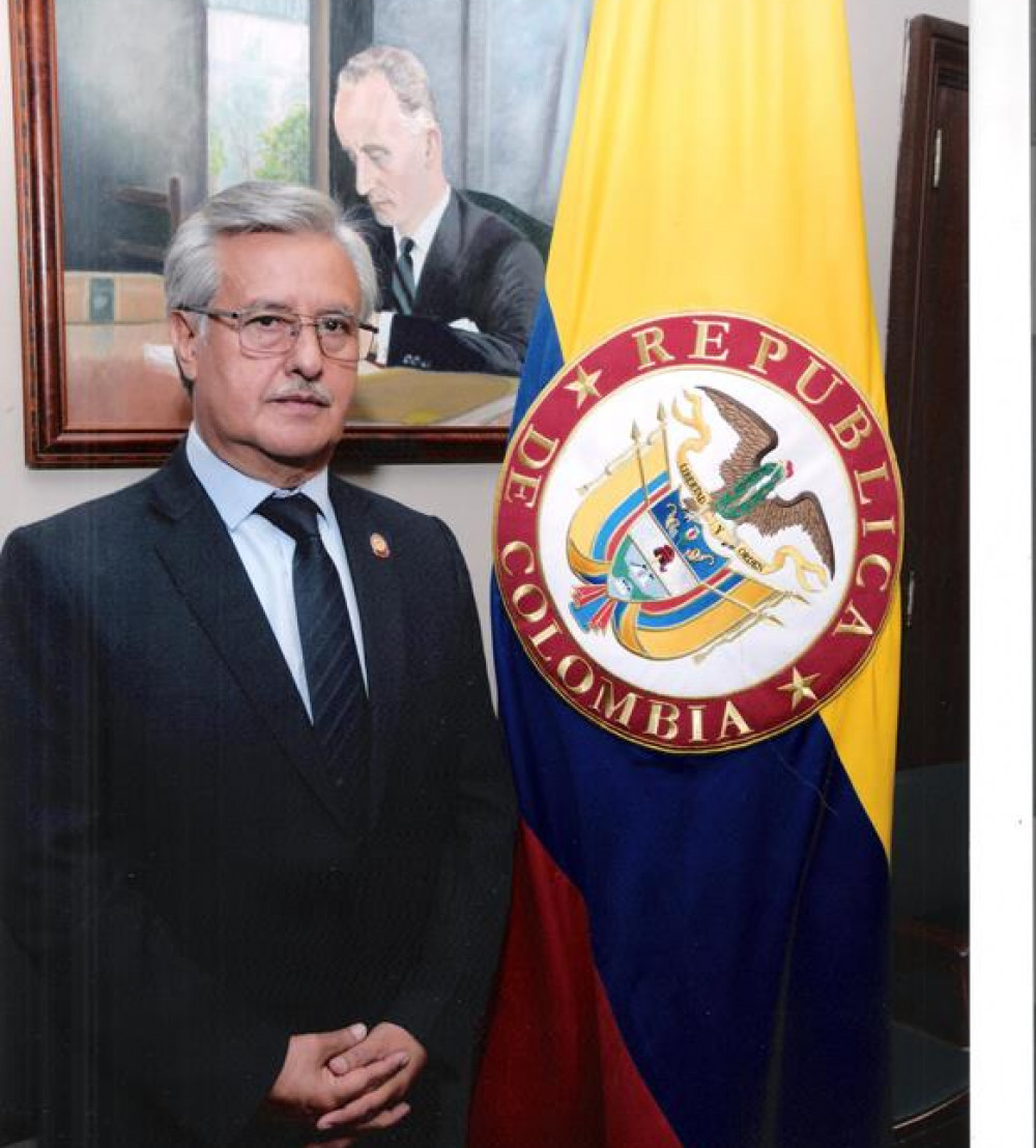 César Navarrete, miembro de número de la Academia Colombiana de la Lengua.