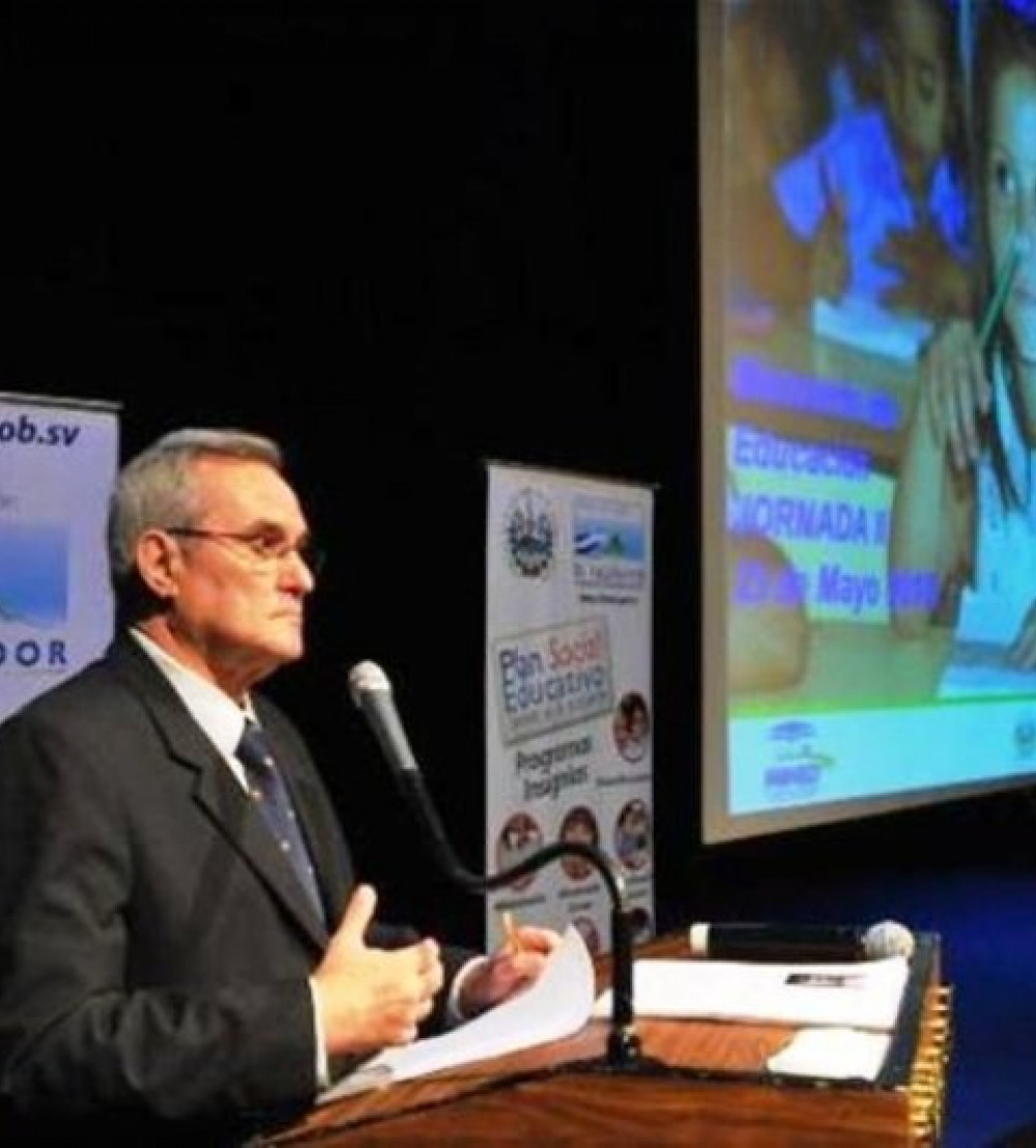 Eduardo Buenaventura Badía Serra, miembro de la Academia Salvadoreña de la Lengua