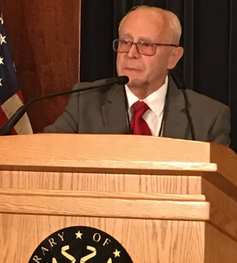 Jorge Ignacio Covarrubias inaugura el II Congreso de la ANLE, en nombre de la corporación.