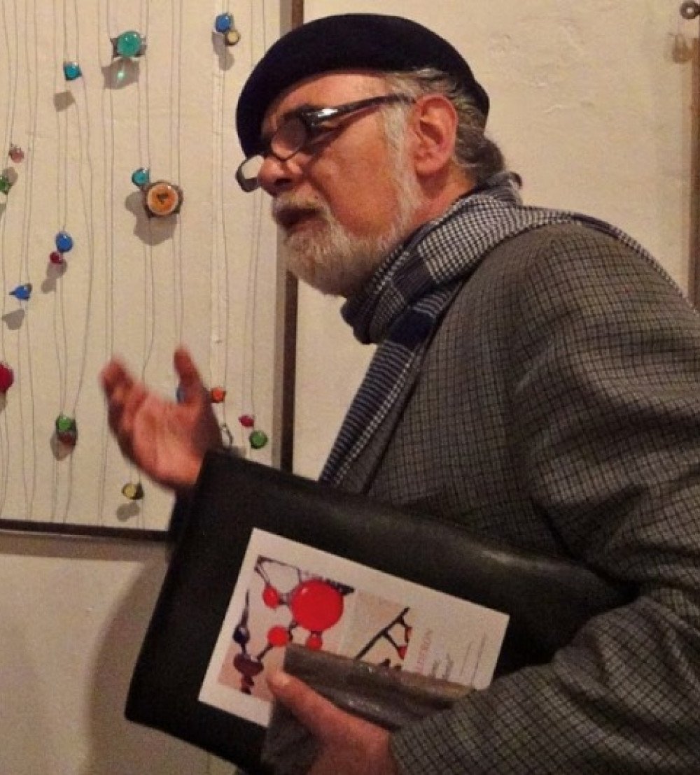 Juan Antonio Massone, miembro de número de la Academia Chilena de la Lengua. Foto: Lila Magritte.