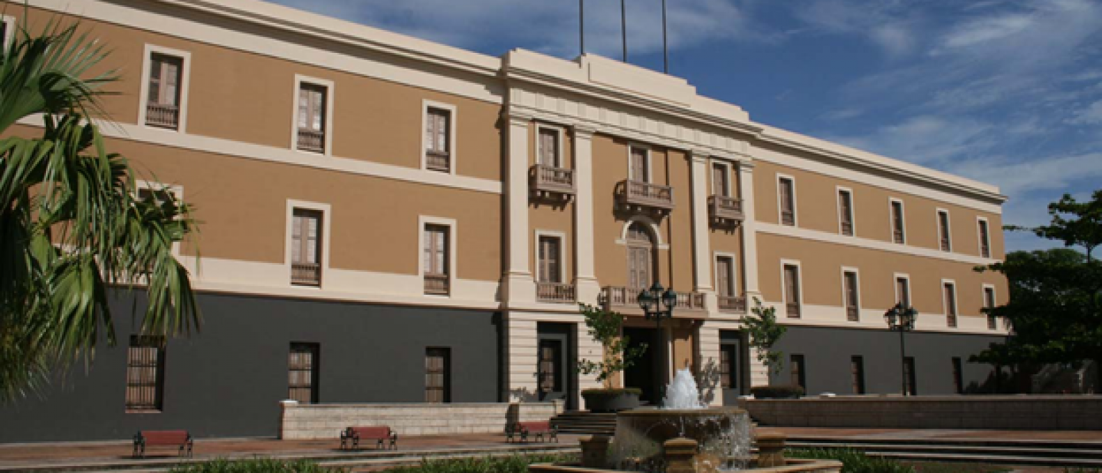 Fachada del Cuartel de Ballajá, sede de la Academia Puertorriqueña de la Lengua Española.