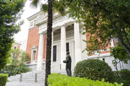 Fachada de la sede de la RAE en Madrid (foto: RAE)