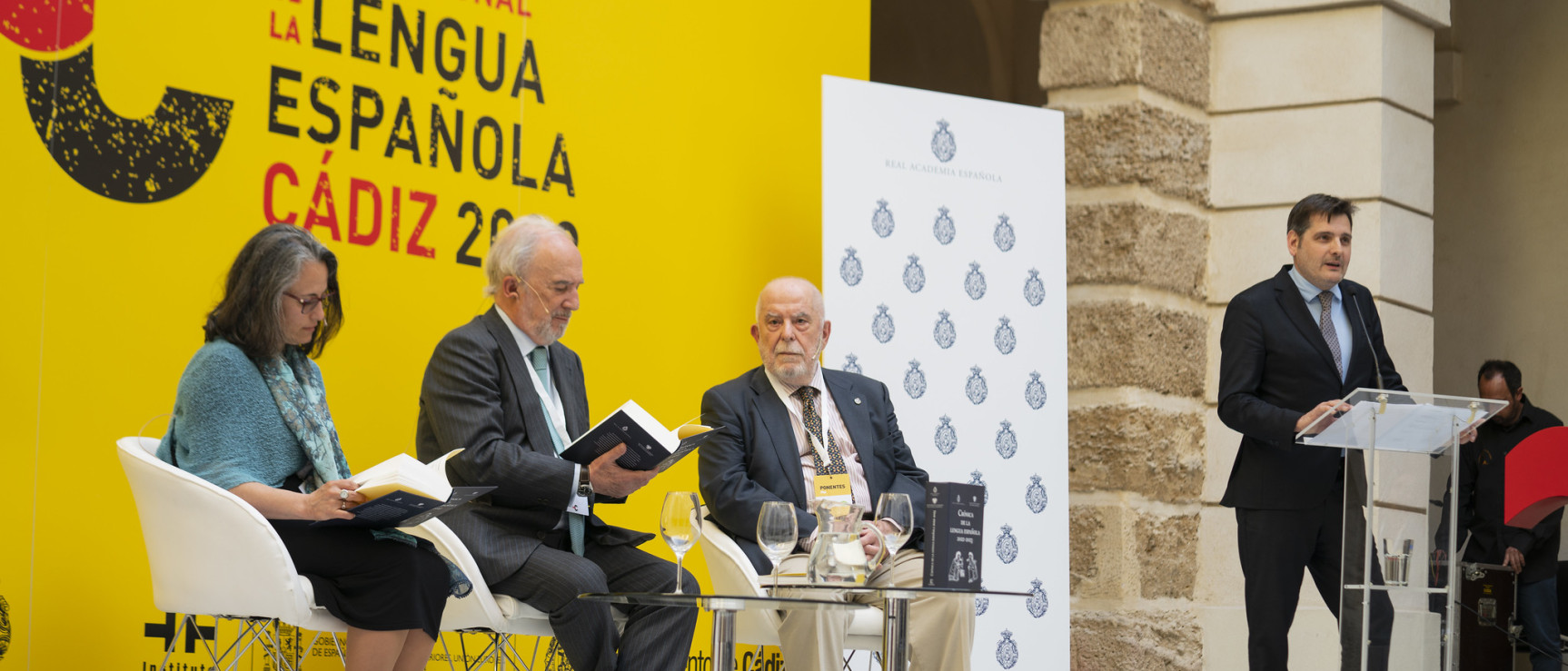 El director de la RAE y presidente de la ASALE presenta en el IX CILE la «Crónica de la lengua española 2022-2023».