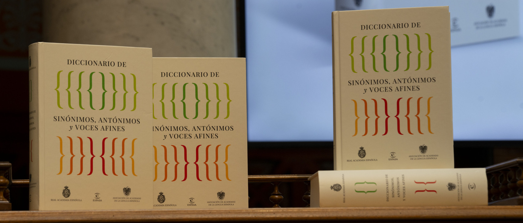 Diccionario de sinónimos, antónimos y voces afines