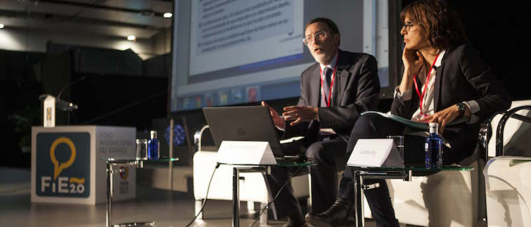 Guillermo Rojo y Mercedes Sánchez durante la presentación del CORPES XXI.