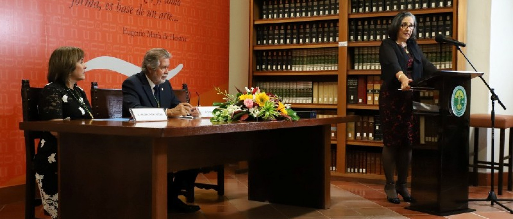 La nueva académica durante la lectura de su discurso.