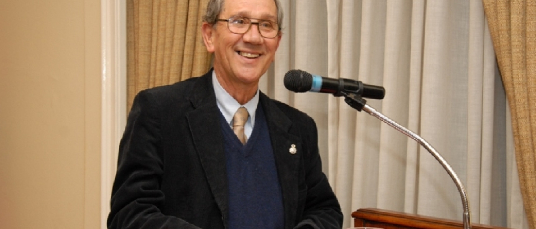 Andrés Gallardo Ballacey, miembro de la Academia Chilena de la Lengua.