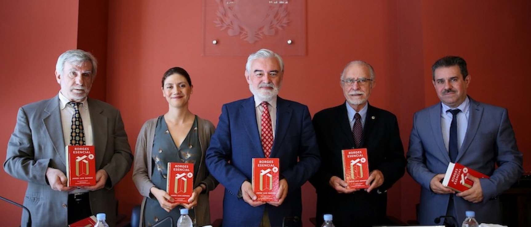 Presentación de la obra en la sede de la RAE. De izquierda a derecha: Teodosio Fernández, Pilar Reyes, Darío Villanueva, José María Merino y Francisco Javier Pérez.