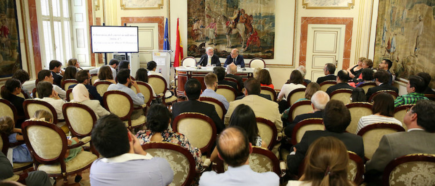 Asistentes a la conferencia del director de la RAE.