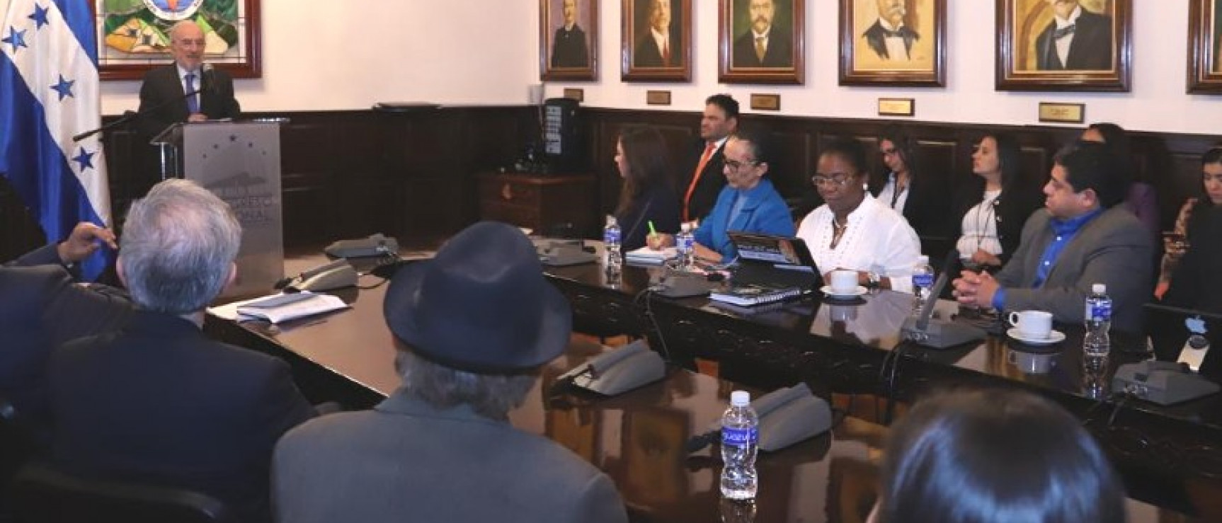 Muñoz Machado en el Congreso Nacional de Honduras (foto: AHL)