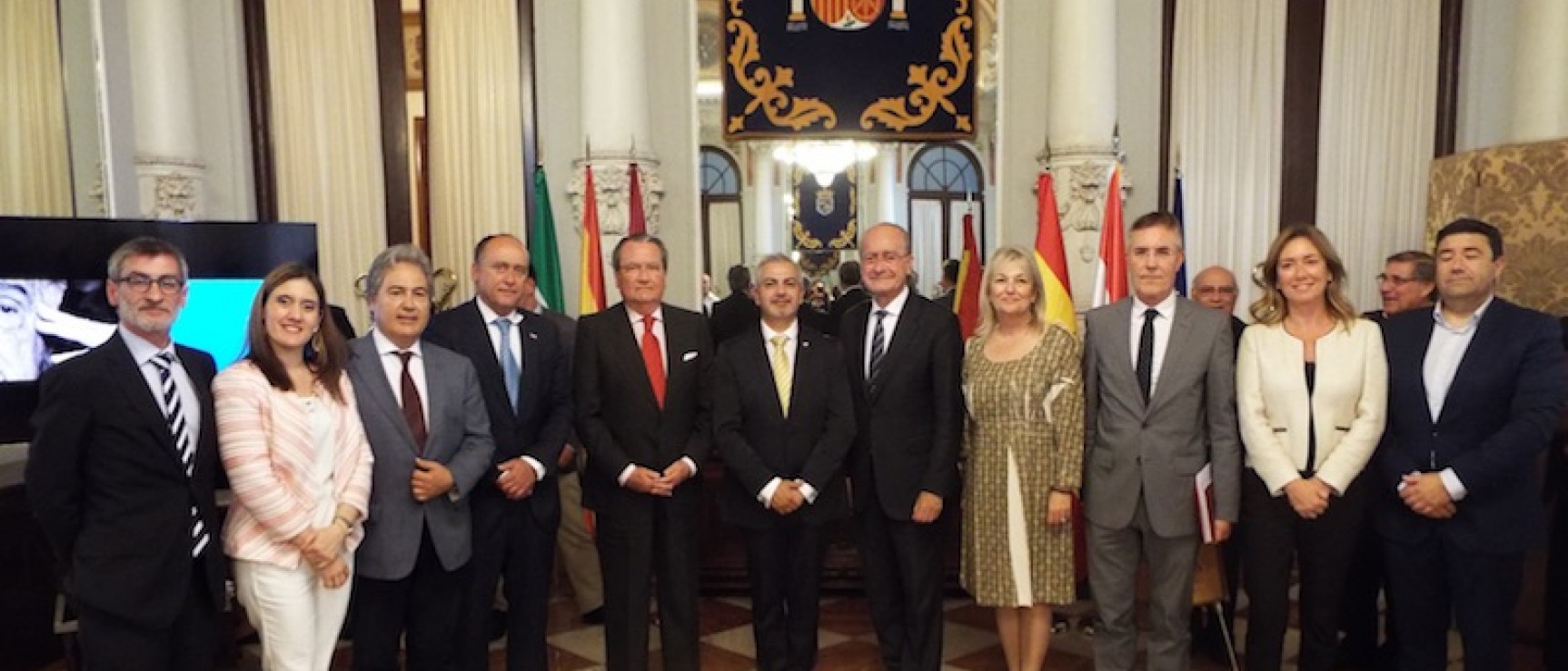 Los participantes en el homenaje de Málaga al final del acto.