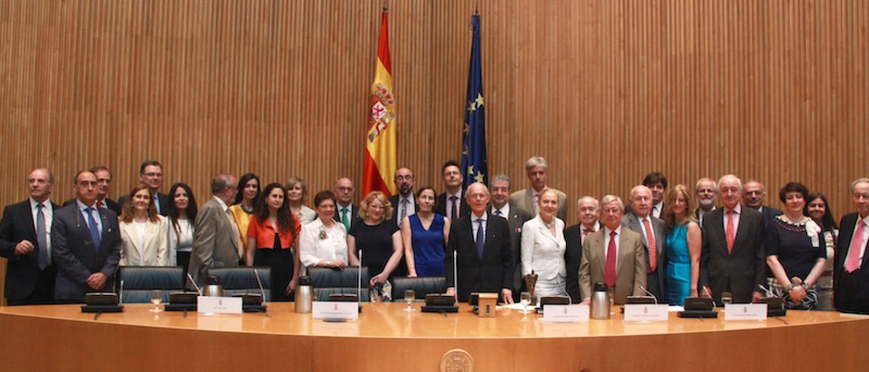 Participantes en el homenaje al español, celebrado en el Congreso.