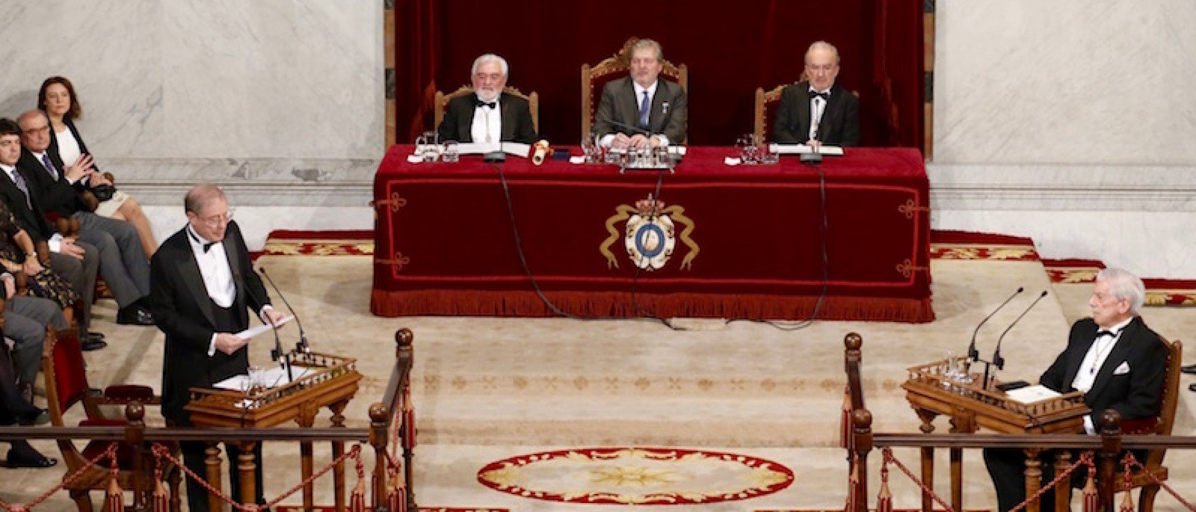 Lectura del discurso de ingreso de Félix de Azúa.