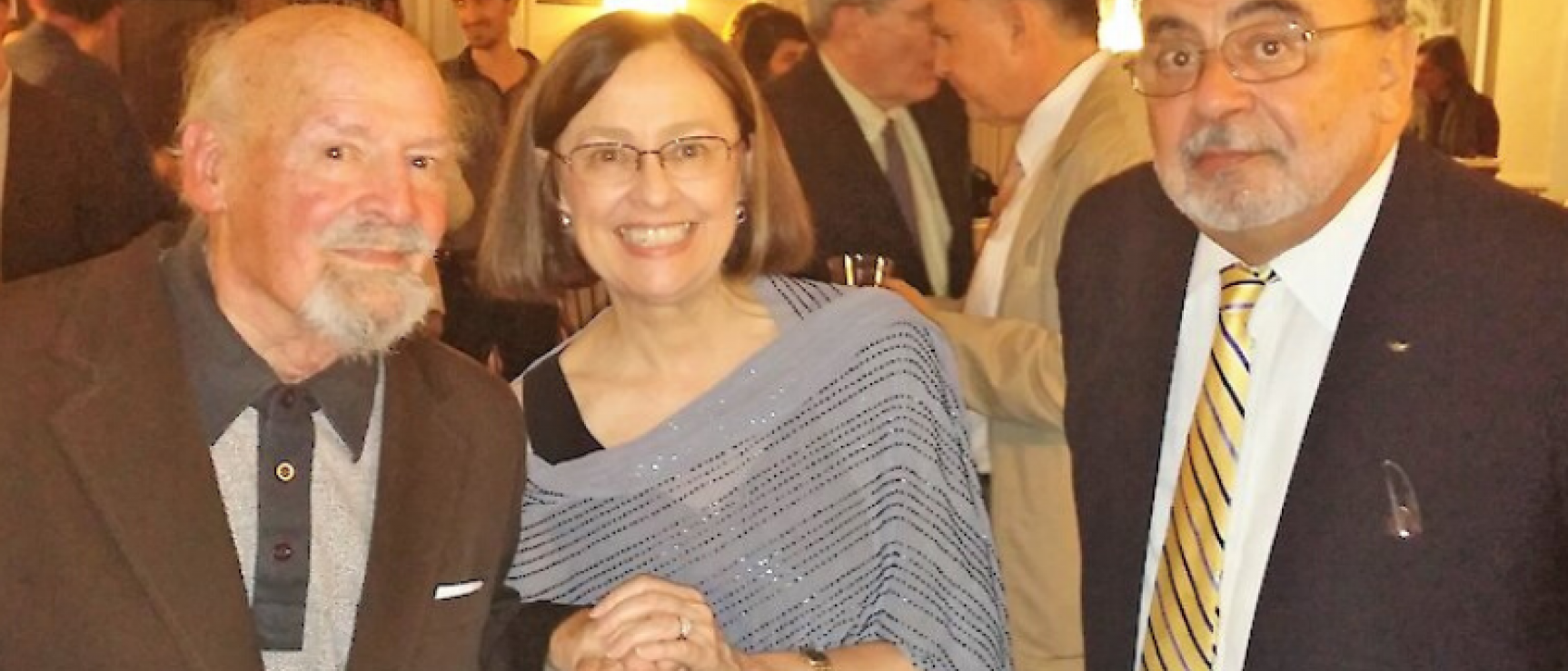 Manuel Durán acompañado por Rolena Adorno y Roberto González Echevarría
