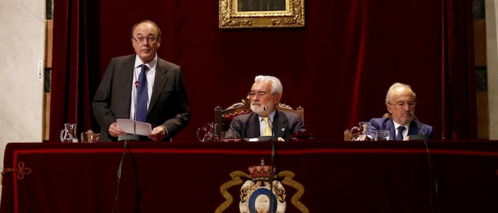 Mesa presidencial del Día de la Fundación pro-RAE.