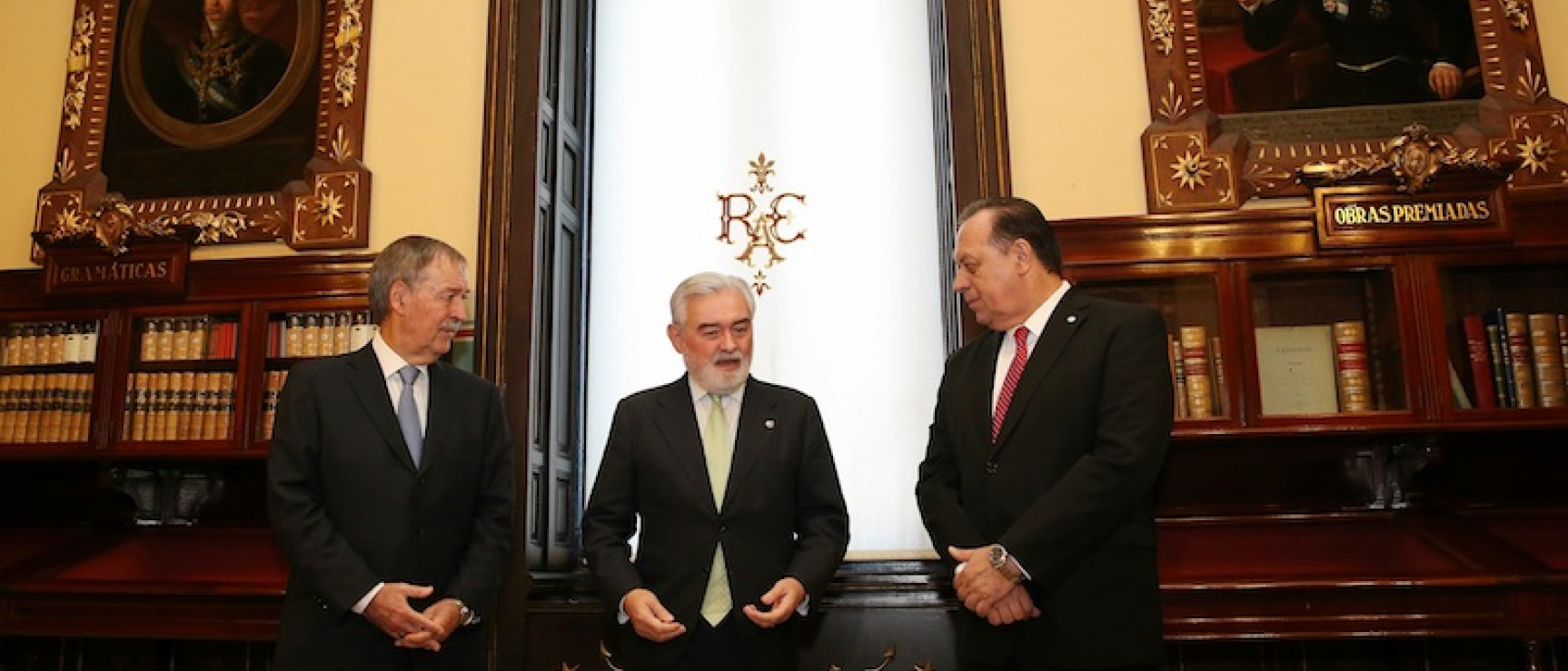 El director de la RAE con el ministro de Turismo y el gobernador de Córdoba.