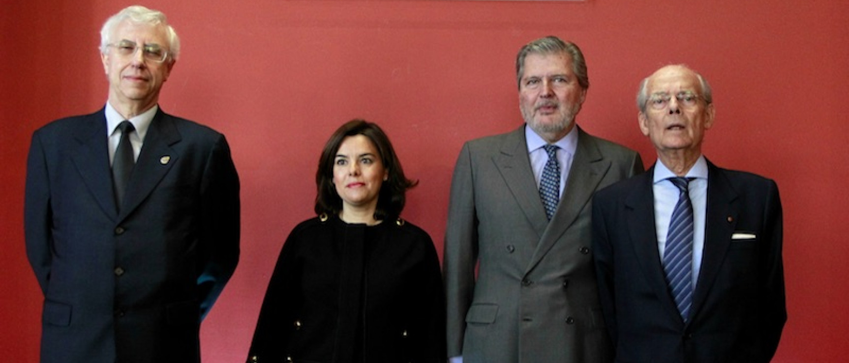 Participantes en el acto de presentación. De izquierda a derecha: José Manuel Sánchez Ron, Soraya Sáenz de Santamaría, Íñigo Méndez Vigo e Ignacio Buqueras.