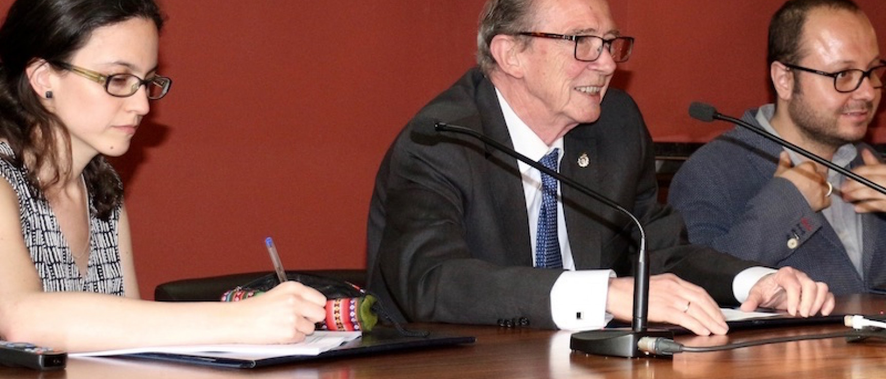 José Manuel Blecua junto a los representantes del Instituto Caro y Cuervo en España.