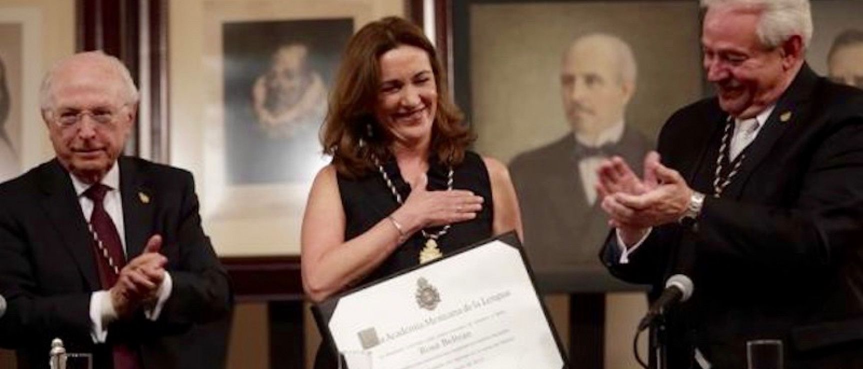 Rosa Beltrán tras la lectura de su discurso de ingreso.