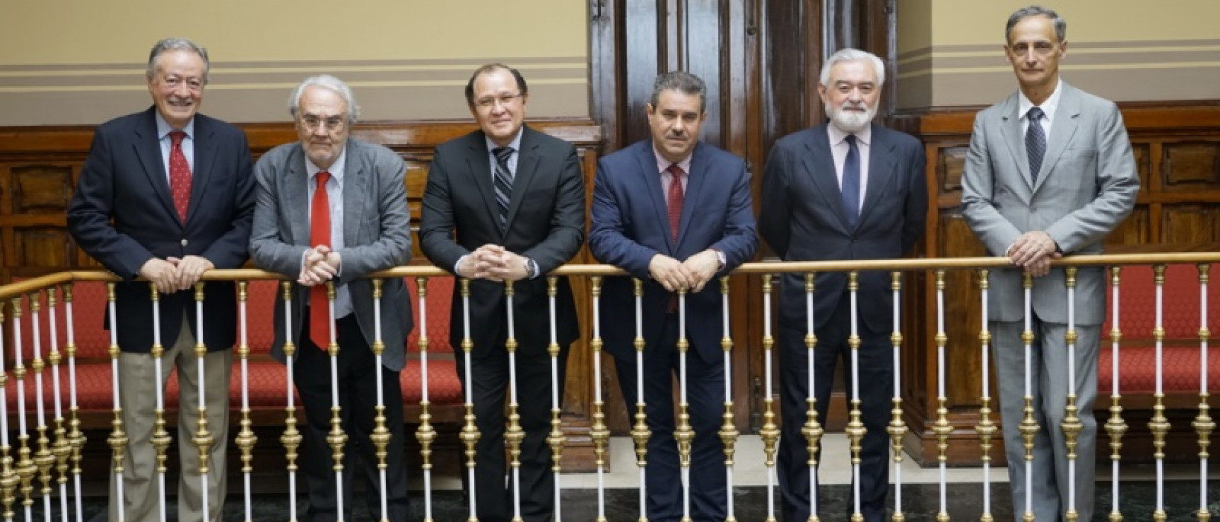 Los miembros de la Comisión Permanente de la ASALE en la sede académica.