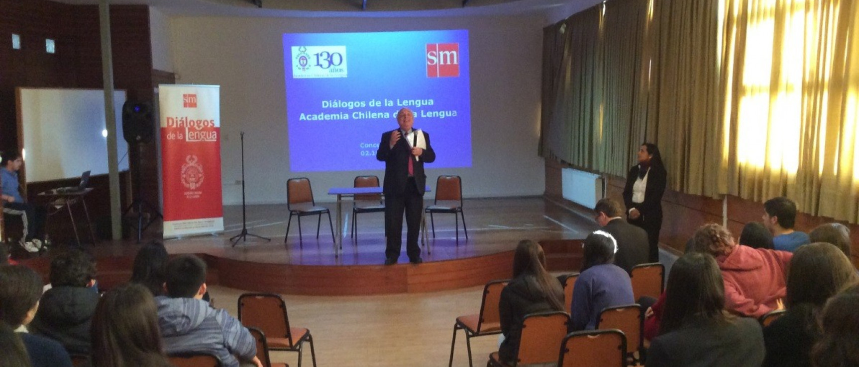 Diálogos de la Lengua en el Instituto de Humanidades Alfredo Silva Santiago.