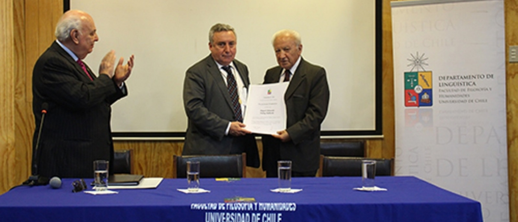 La Universidad de Chile rinde homenaje a Alfredo Matus y a Eduardo Godoy. Foto: Universidad de Chile.