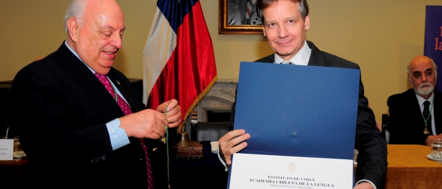 Alfredo Matus, director de la Academia Chilena, y Arturo Fontaine.