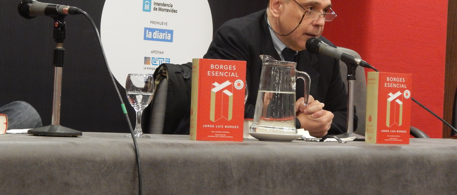 Rafael Courtoisie  presenta la edición conmemorativa «Borges esencial».