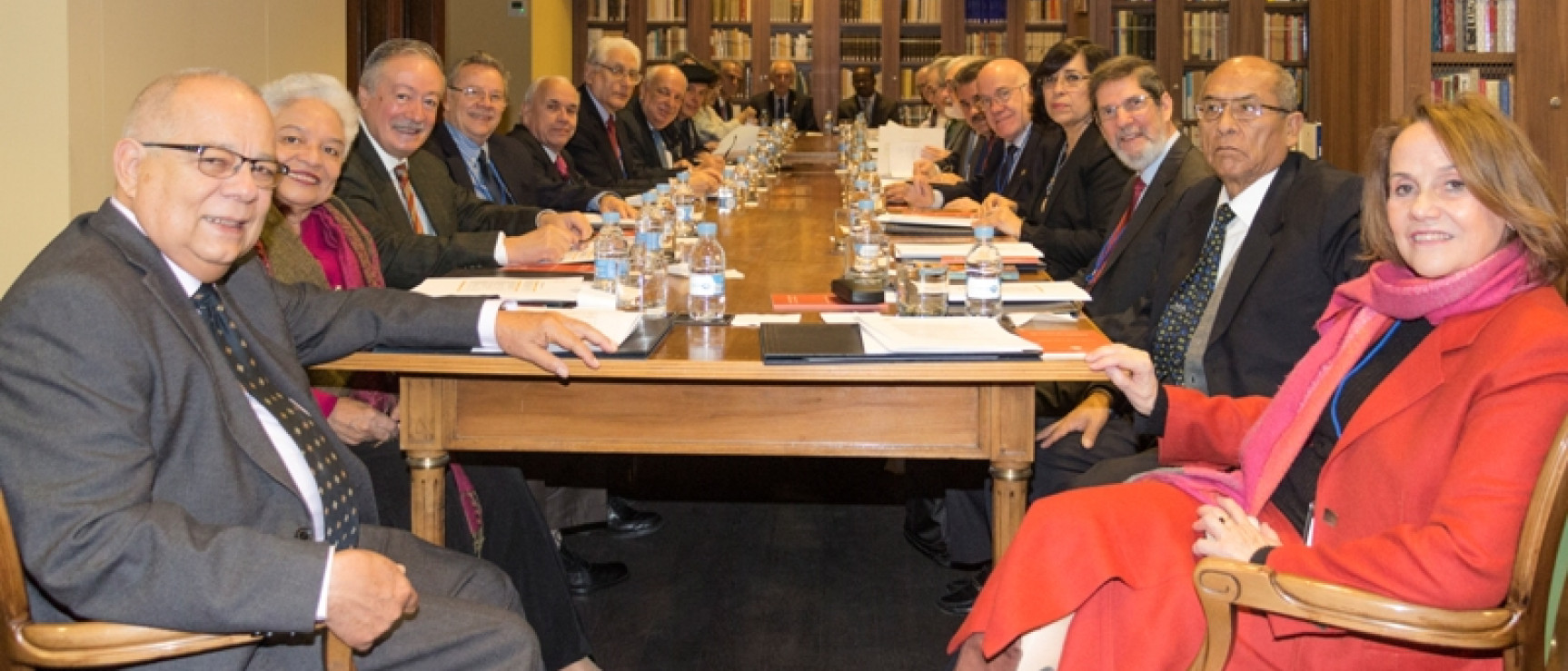 Los representantes de las academias de la lengua en la sesión de trabajo.