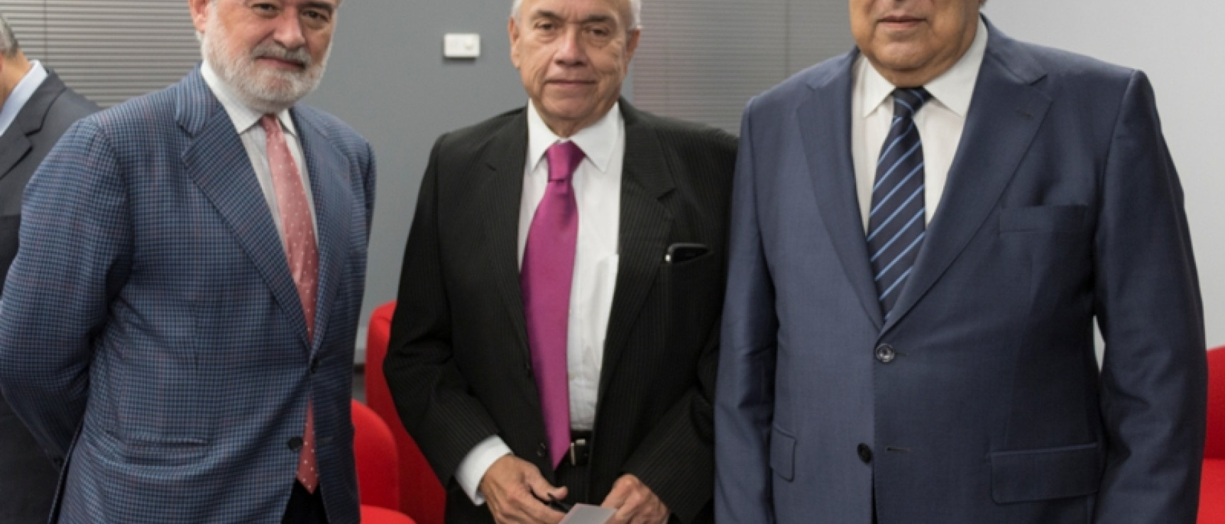 Darío Villanuvea, Mario Antonio Sandoval y Fernando Molina, embajador de Guatemala en España.