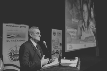 Eduardo Buenaventura Badía Serra, miembro de la Academia Salvadoreña de la Lengua