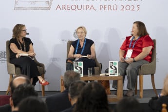 Presentación de «Punto y coma, etcétera» de la colección Hablantes