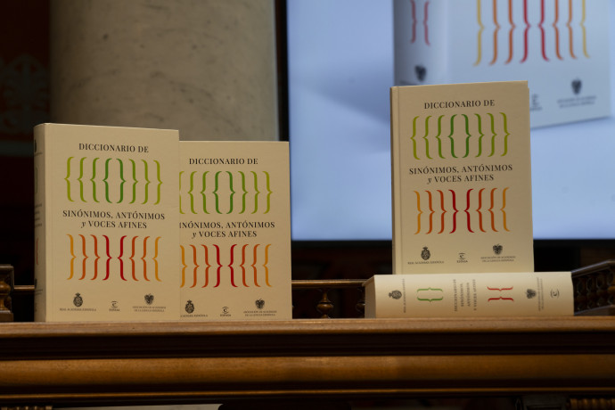 Diccionario de sinónimos, antónimos y voces afines