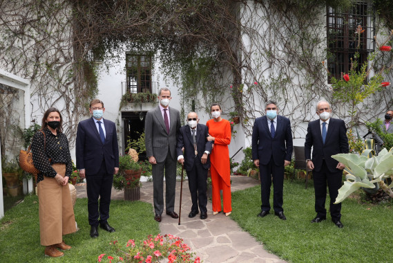 Entrega del Premio Cervantes 2020 al académico Don Francisco Brines, por parte de Sus Majestades los Reyes y con la presencia del director de la RAE, Santiago Muñoz Machado (foto: Casa Real)