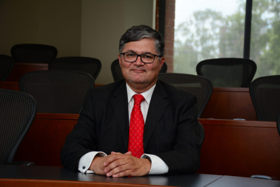 Moris Polando, académico de la Academia Guatemalteca de la Lengua. Foto: Universidad Francisco Marroquín