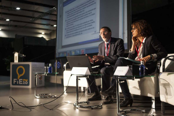 Guillermo Rojo y Mercedes Sánchez durante la presentación del CORPES XXI.