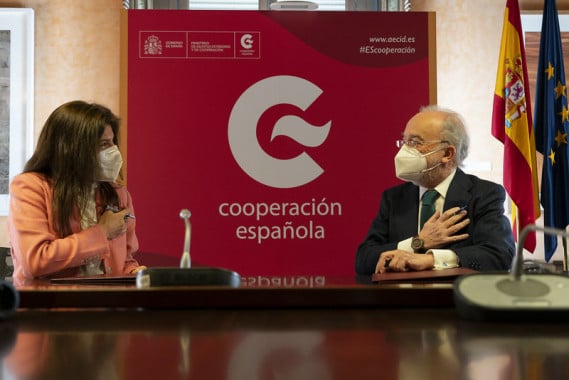 Ángeles Moreno Bau, secretaria de Estado de Cooperación Internacional y Santiago Muñoz Machado, director de la Real Academia Española (RAE) y presidente de la Asociación de Academias de la Lengua Española (ASALE)