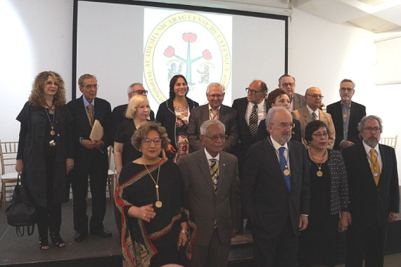 Santiago Muñoz Machado con los académicos de la ANL (foto: RAE)