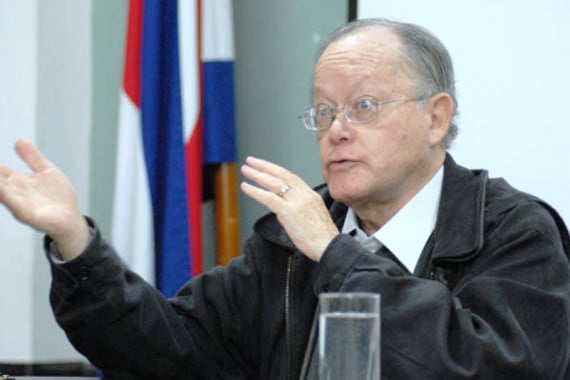 Arnoldo Mora, Premio Nacional Joaquín García Monge 2014. Foto: © Universidad de Costa Rica.